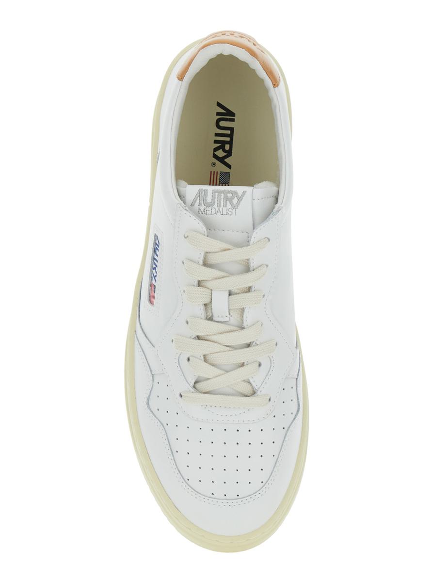 'Medalist Low' White Sneakers With Contrasting Heel Tab In Leather Man