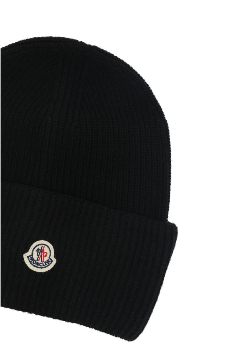 Moncler Scarfs